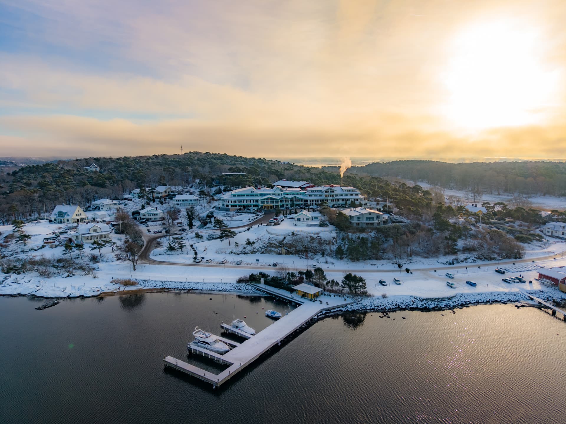 Säröhus vid havet en vinterdag