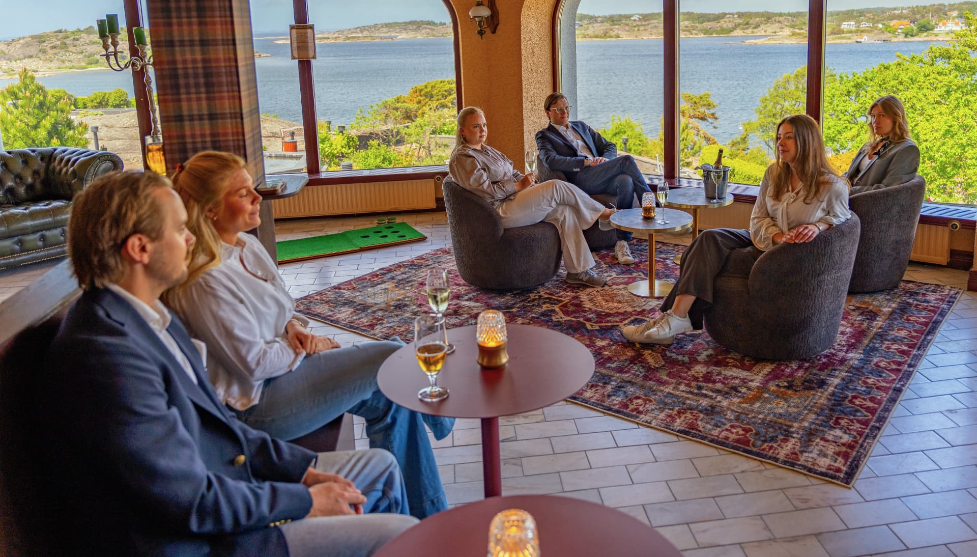 V-Gurras Lounge med spel och shuffleboard
